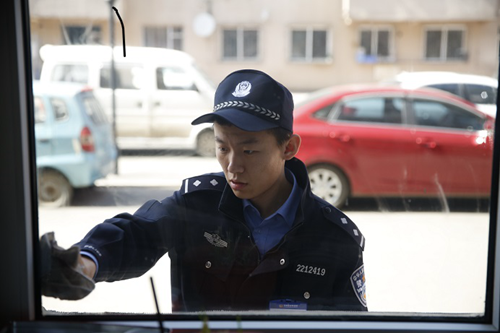 青年民警义务劳动2