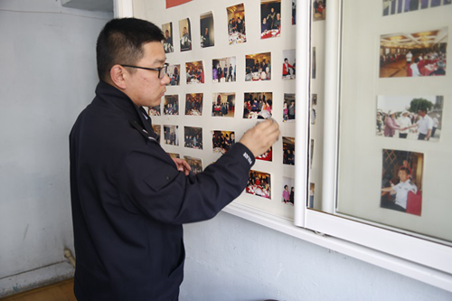 青年民警义务劳动5